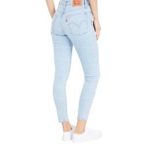 Levi’s Wedgie Skinny Light Blue Wash Size 24